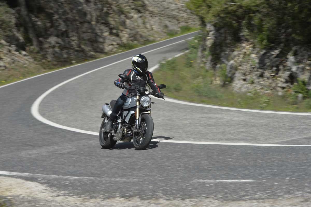 Ducati Scrambler 1100 18 Test Motor Nl