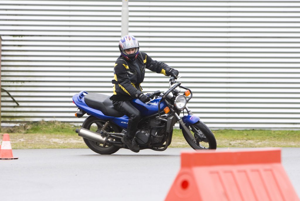 'Niet op de motor met B-rijbewijs' - Motor.NL