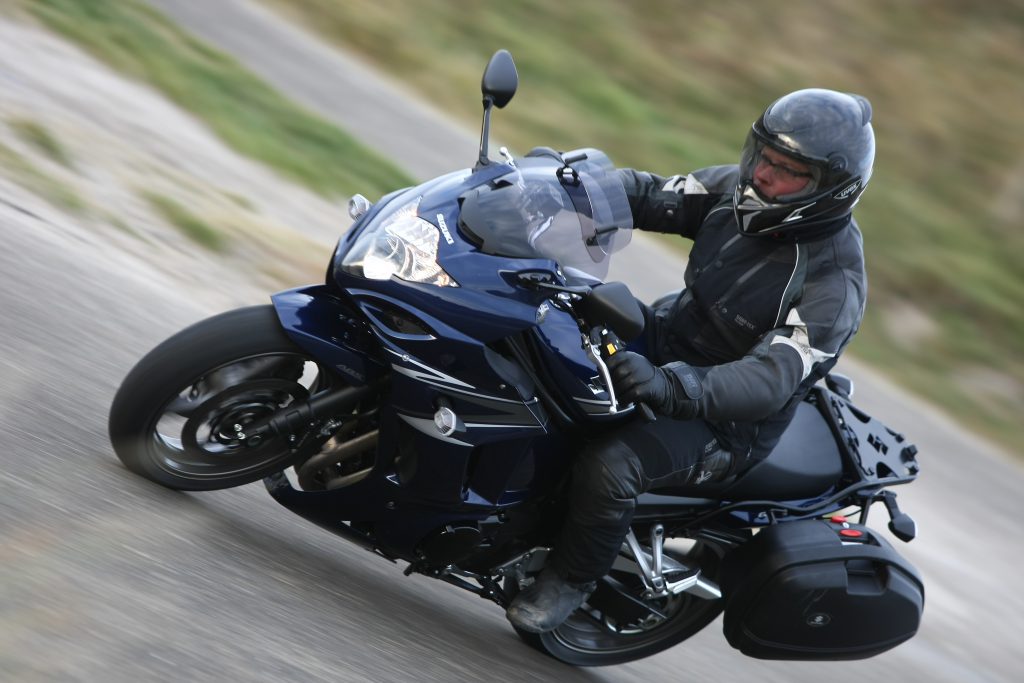 Zarzour 48km speed video. Gsx1250fa. Сузуки GSX 1250. Suzuki gsx1250fa посадка. Gsx1000f с пассажиром.