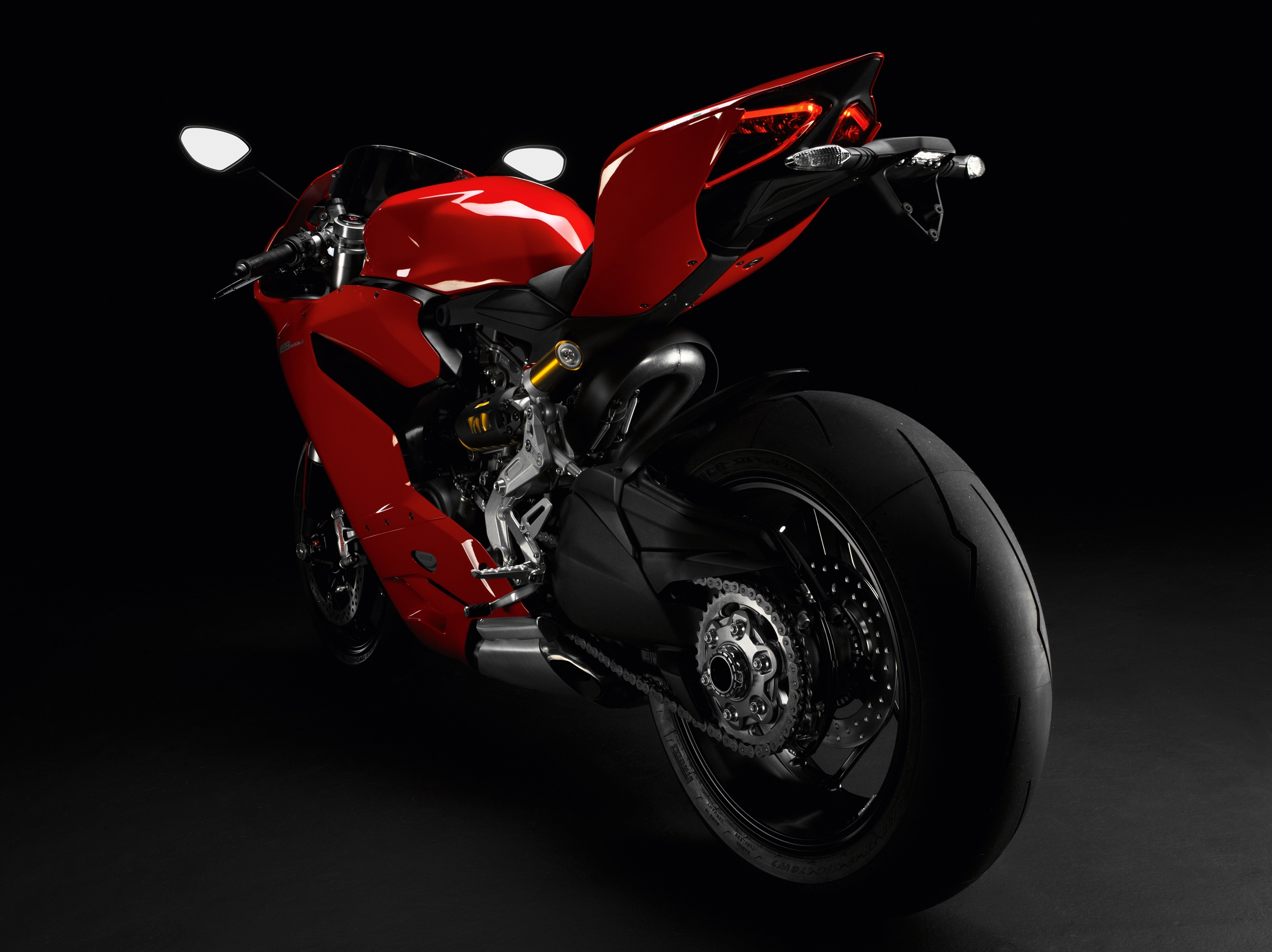 Красно белый мотоцикл. Дукати мотоцикл 1199 чёрный. Ducati 1199 Panigale s. Дукати Панигале 1199. Ducati Panigale 1199 s Black.