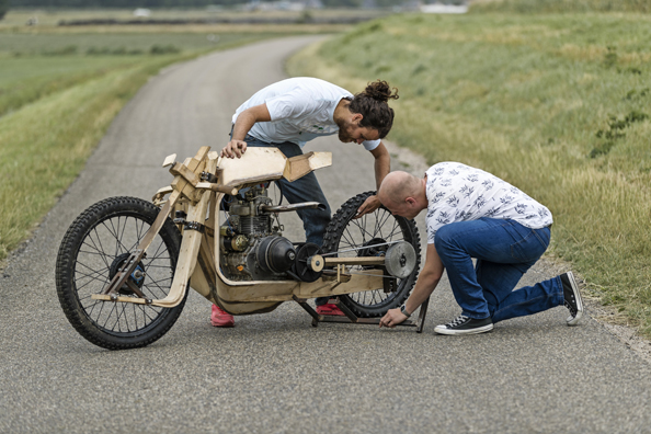 Onderdompeling hoofdstad Minimaliseren Houten motor op algenolie?! - Motor.NL