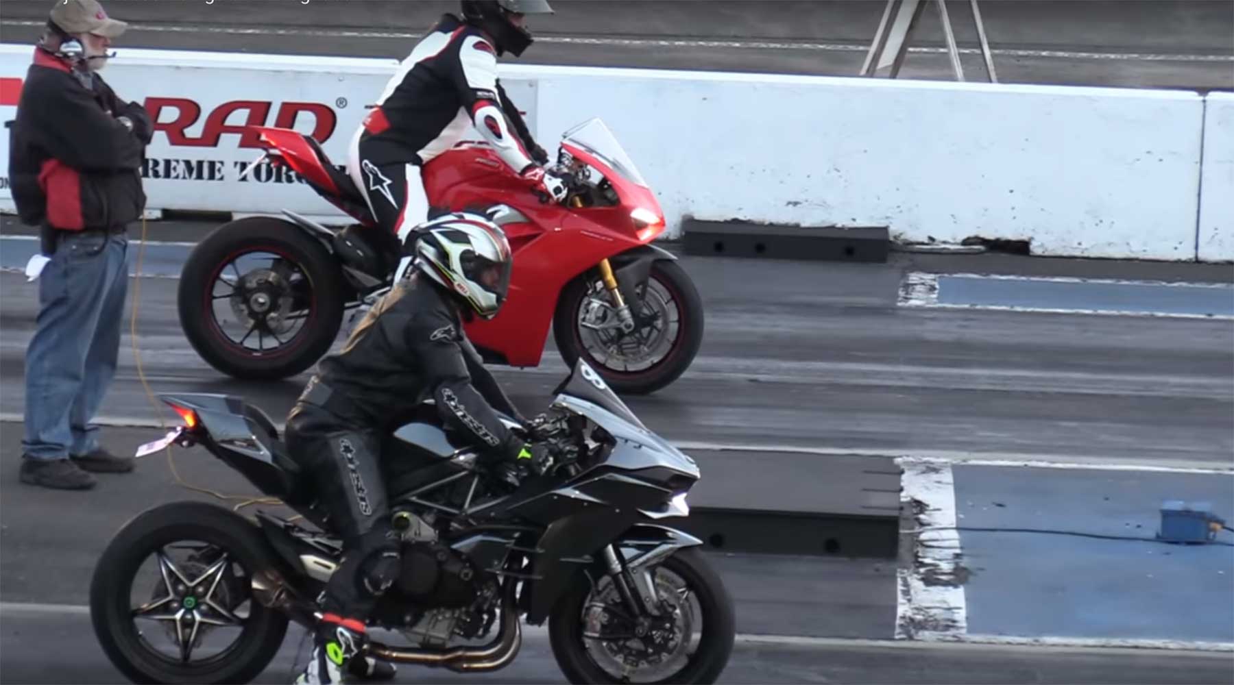Kawasaki_Ninja_H2_vs_Ducati_Panigale_V4S_dragrace