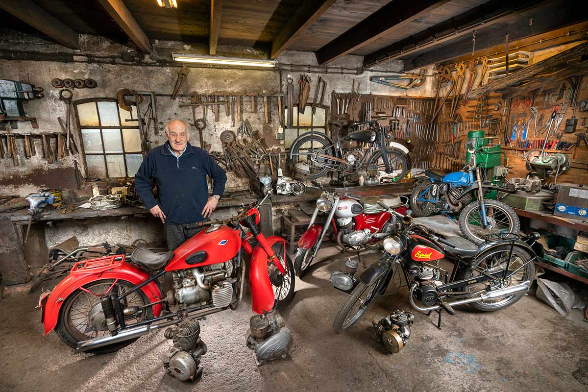 De Plek - Motorarcheoloog