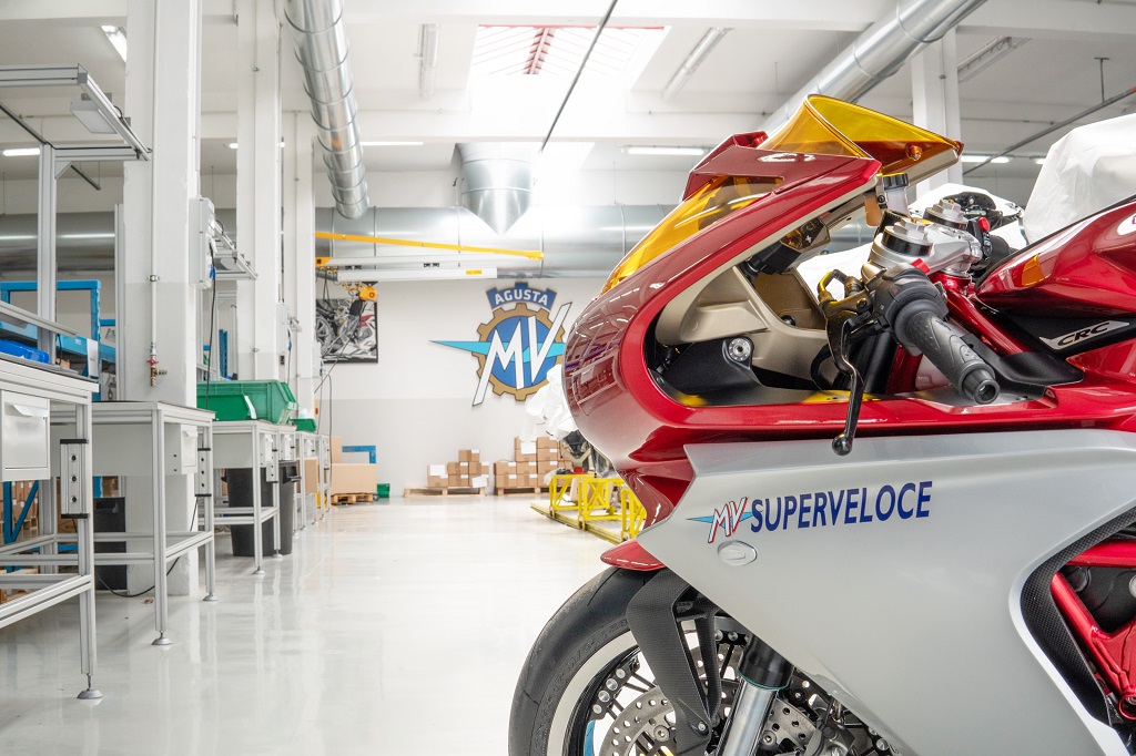 De prachtige voorkant van de MV Augusta Superveloce 800 Serie Oro.