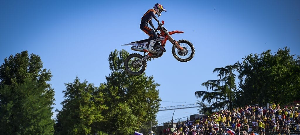 Glenn Coldenhoff op weg naar de zege op Imola.