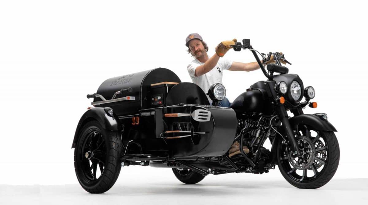Indian-Motorcycle-Chief_Dark_Horse_Traeger-Grill-02