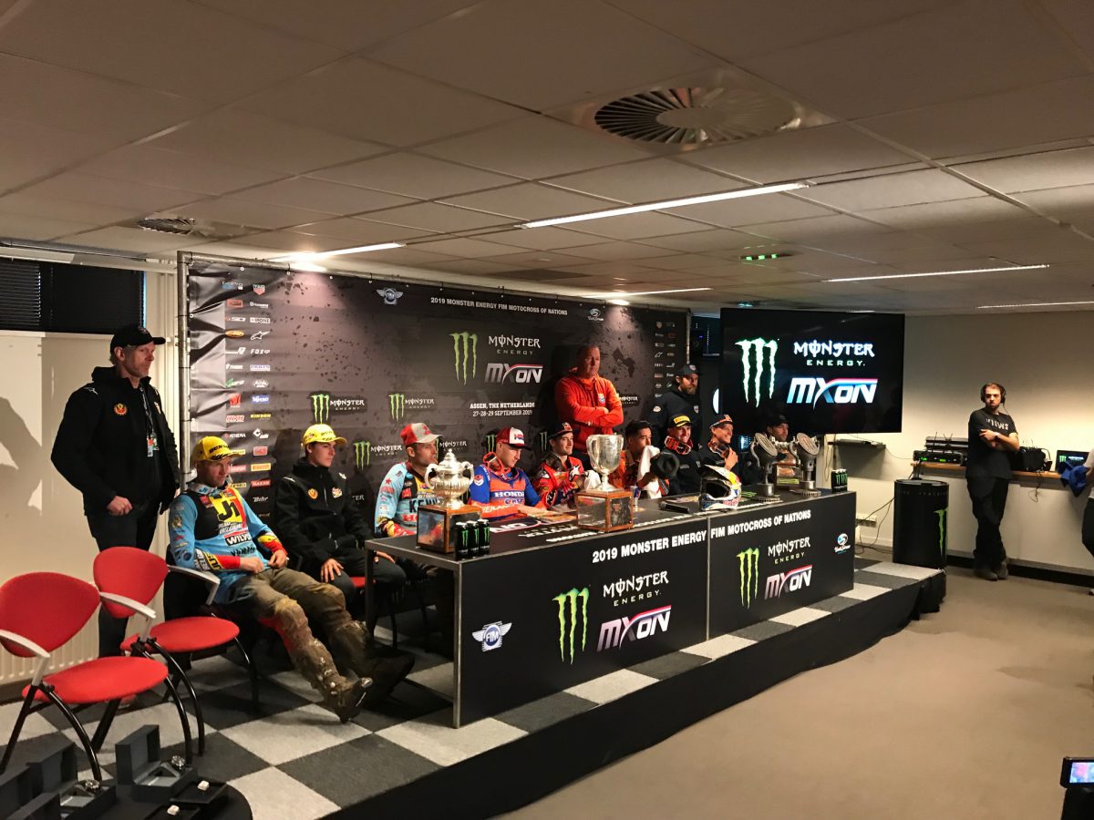 In het midden TeamNL