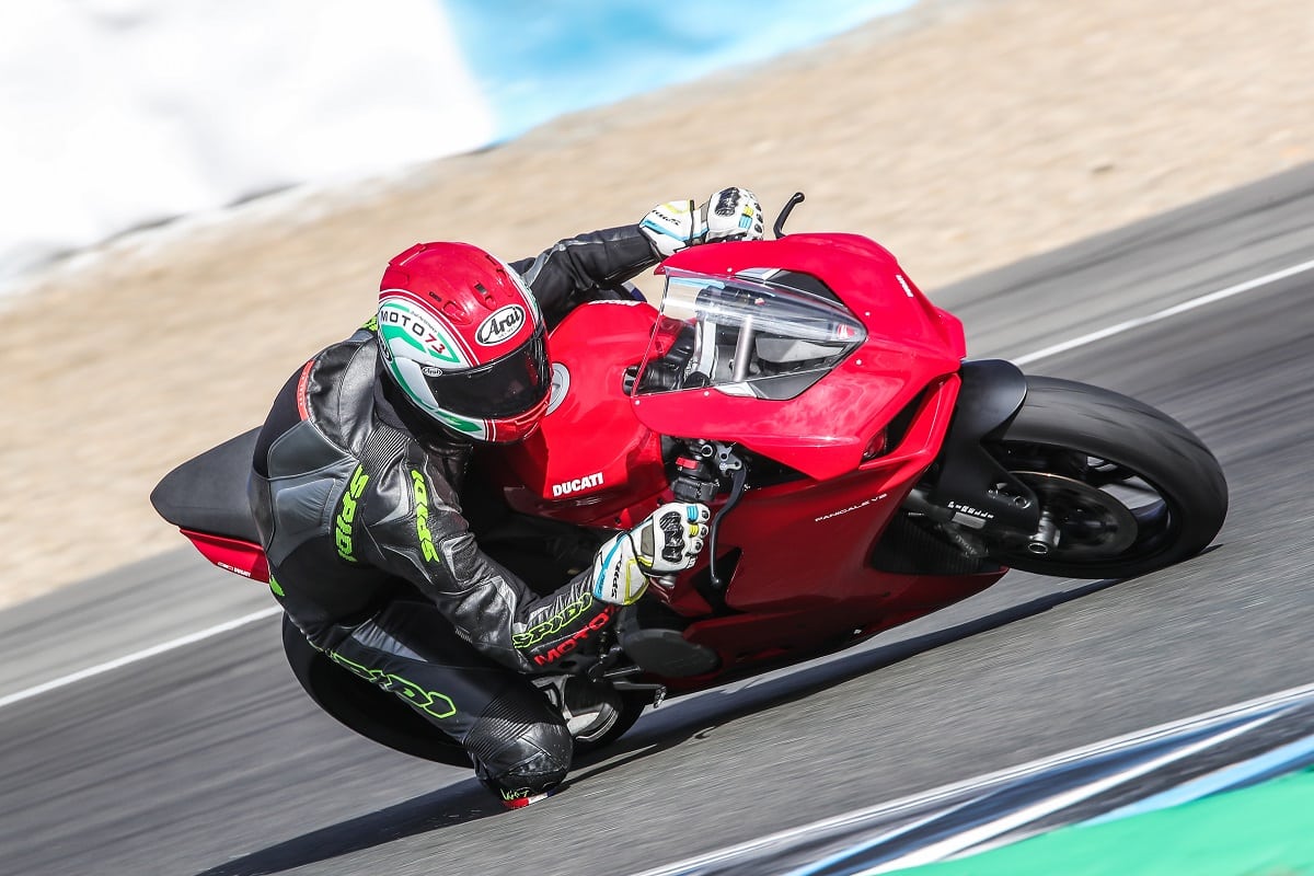 MotorNL Ducati Panigale V2 test