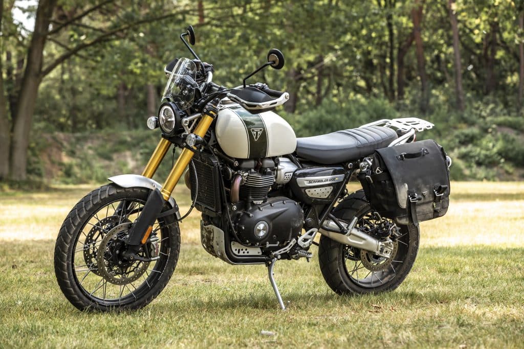 Vergelijk offroad BMW R1250GS HP en Triumph Scrambler 1200 XE