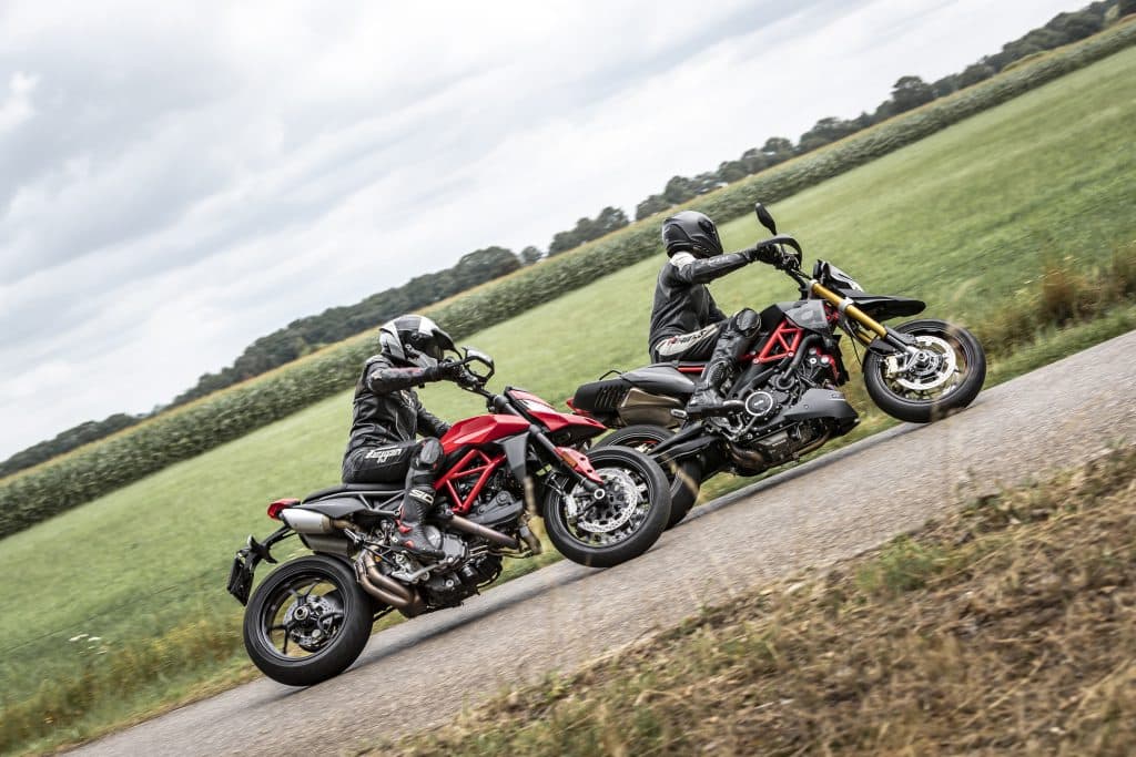 Vergelijk Aprilia Dorsoduro 900 vs Ducati Hypermotard 950