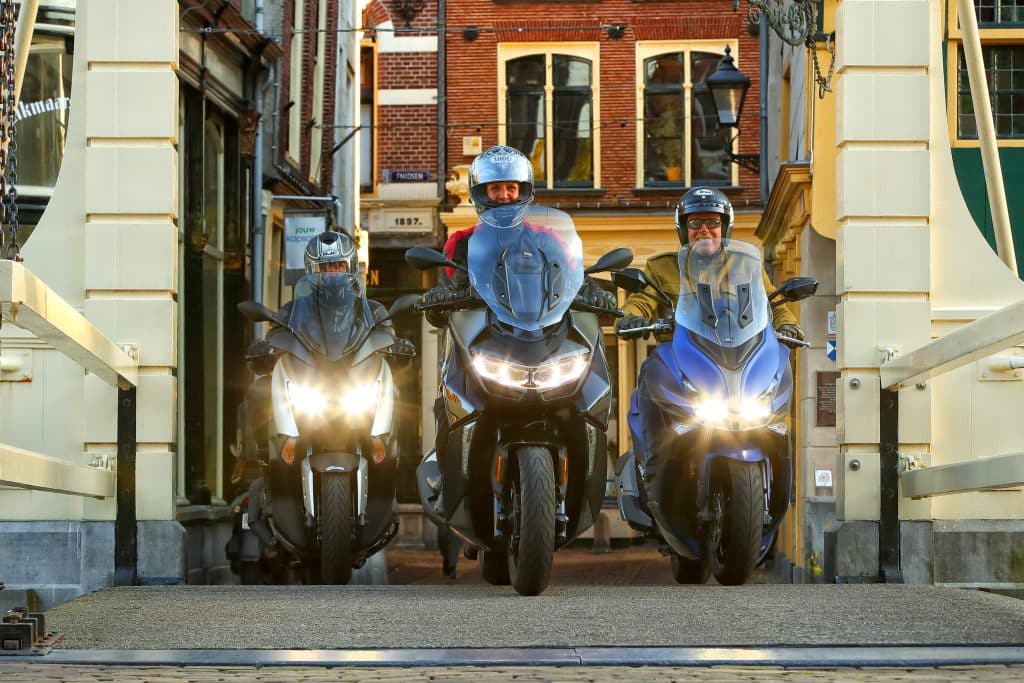 middenklasse toerscooters 2019 bmw c400gt vs kymco Xciting S 400 vs yamaha xmax400 (2)