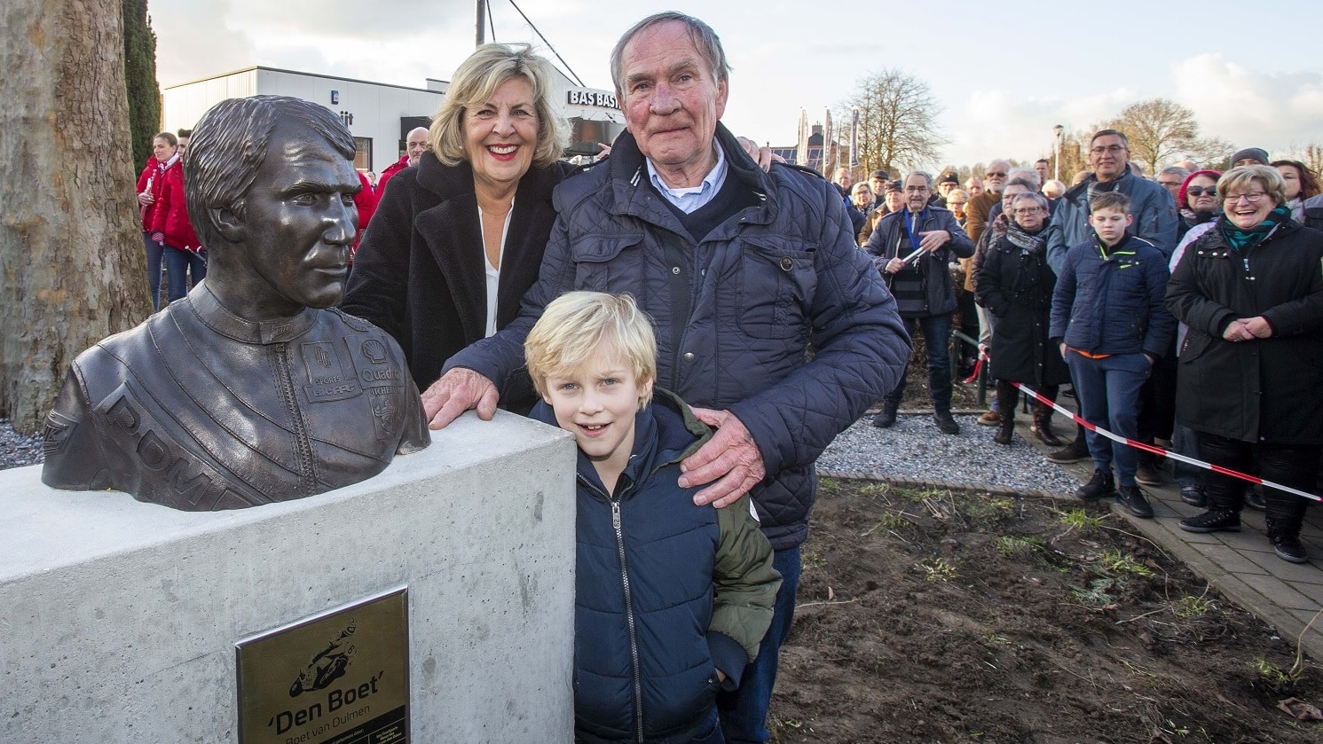 Boet van Dulmen Boet van Dulmen met zijn echtgenote en kleinzoon Boetje (foto: Ad van de Graaf)