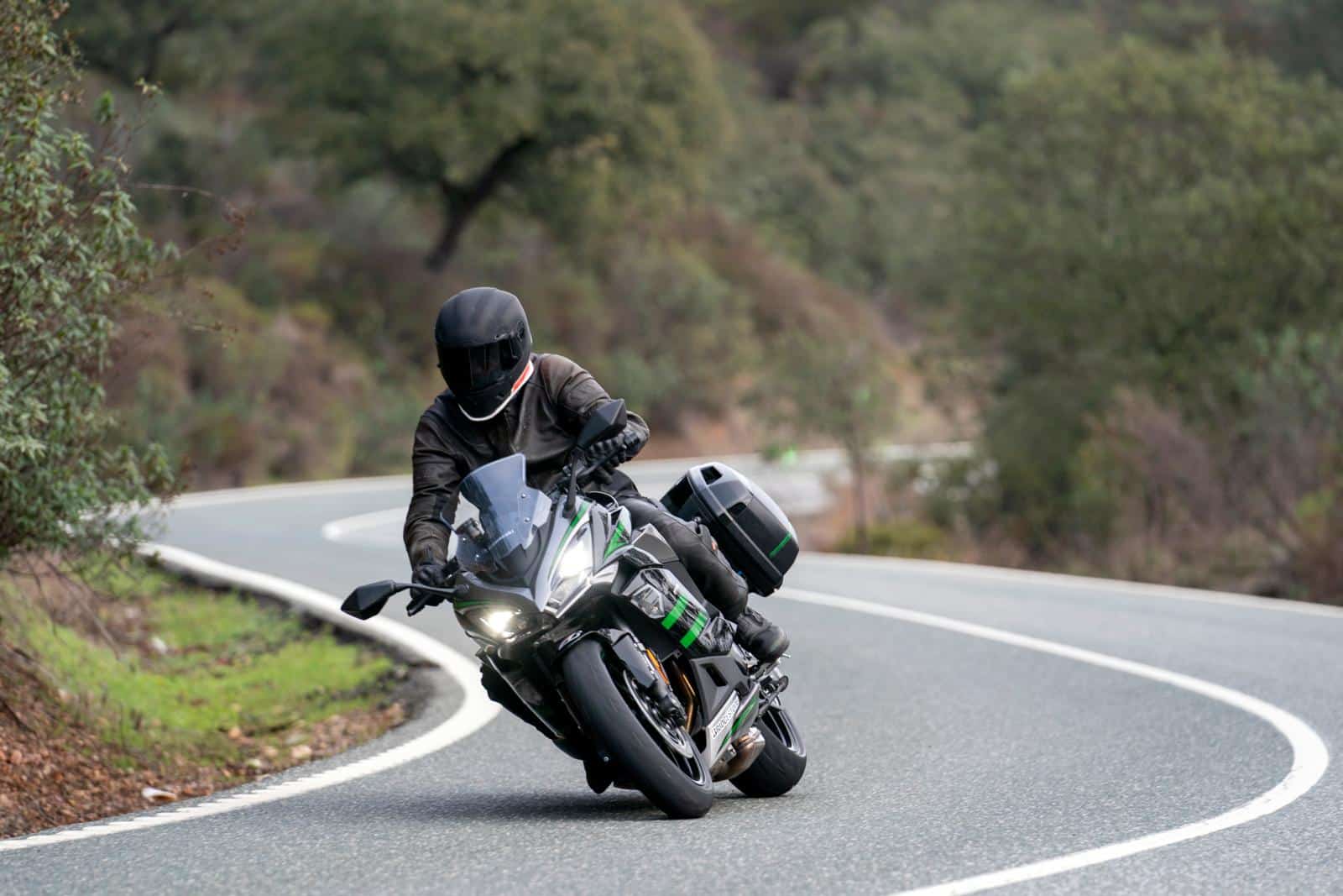 Ad rijdt met de Kawasaki Z1000SX 2020