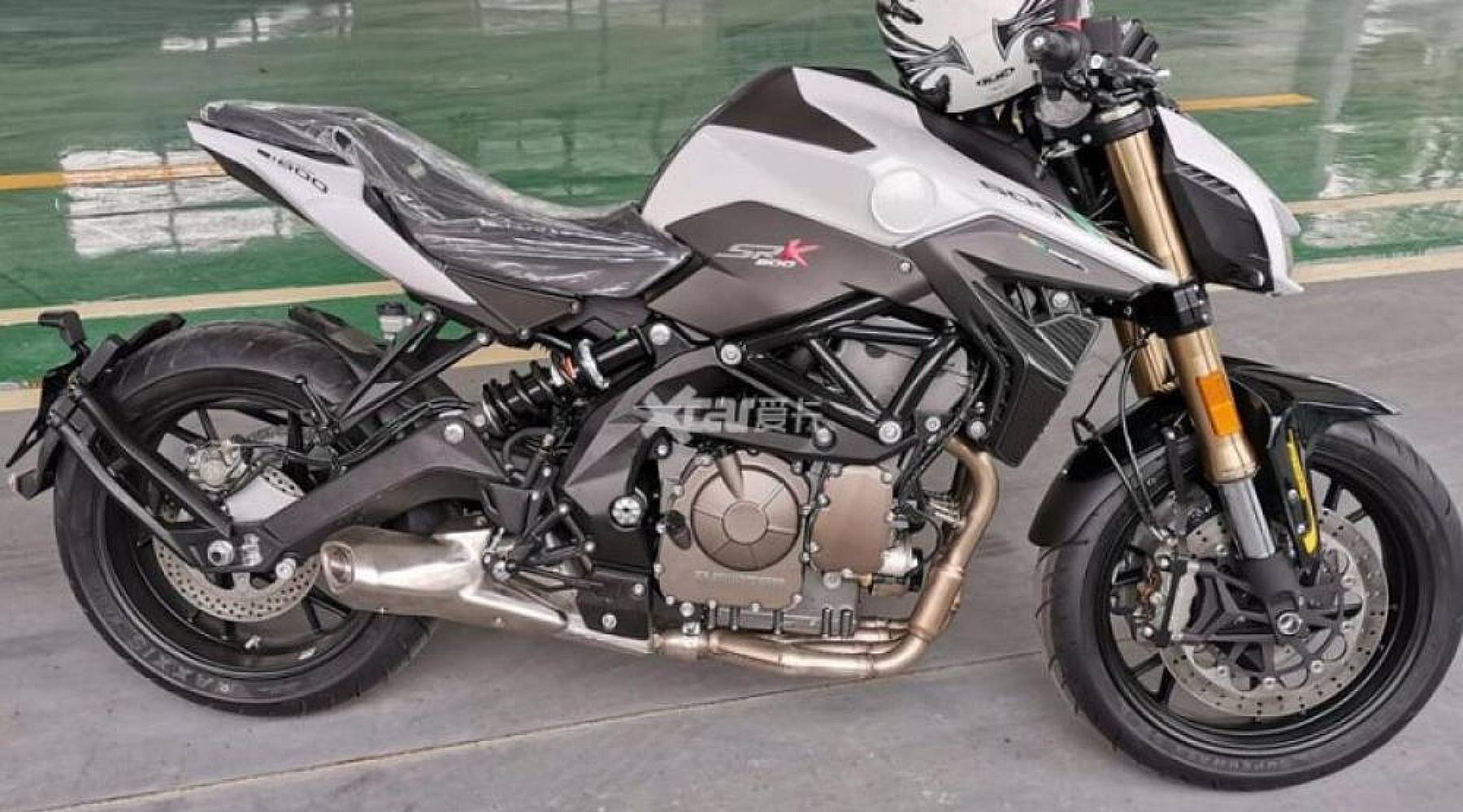 2020_Benelli-SRK600-01