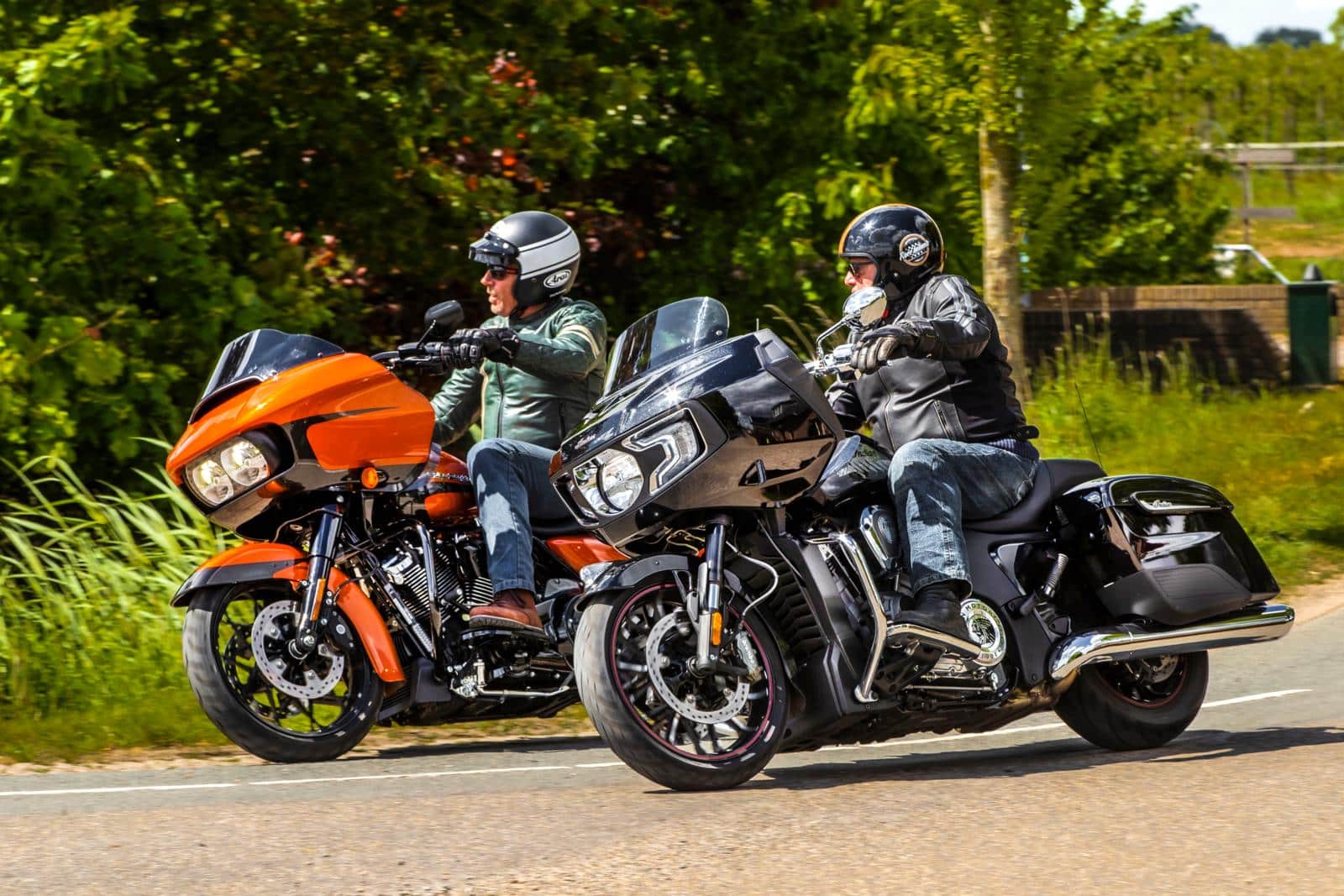 Dubbeltest Indian Challenger vs. HarleyDavidson Road Glide Special