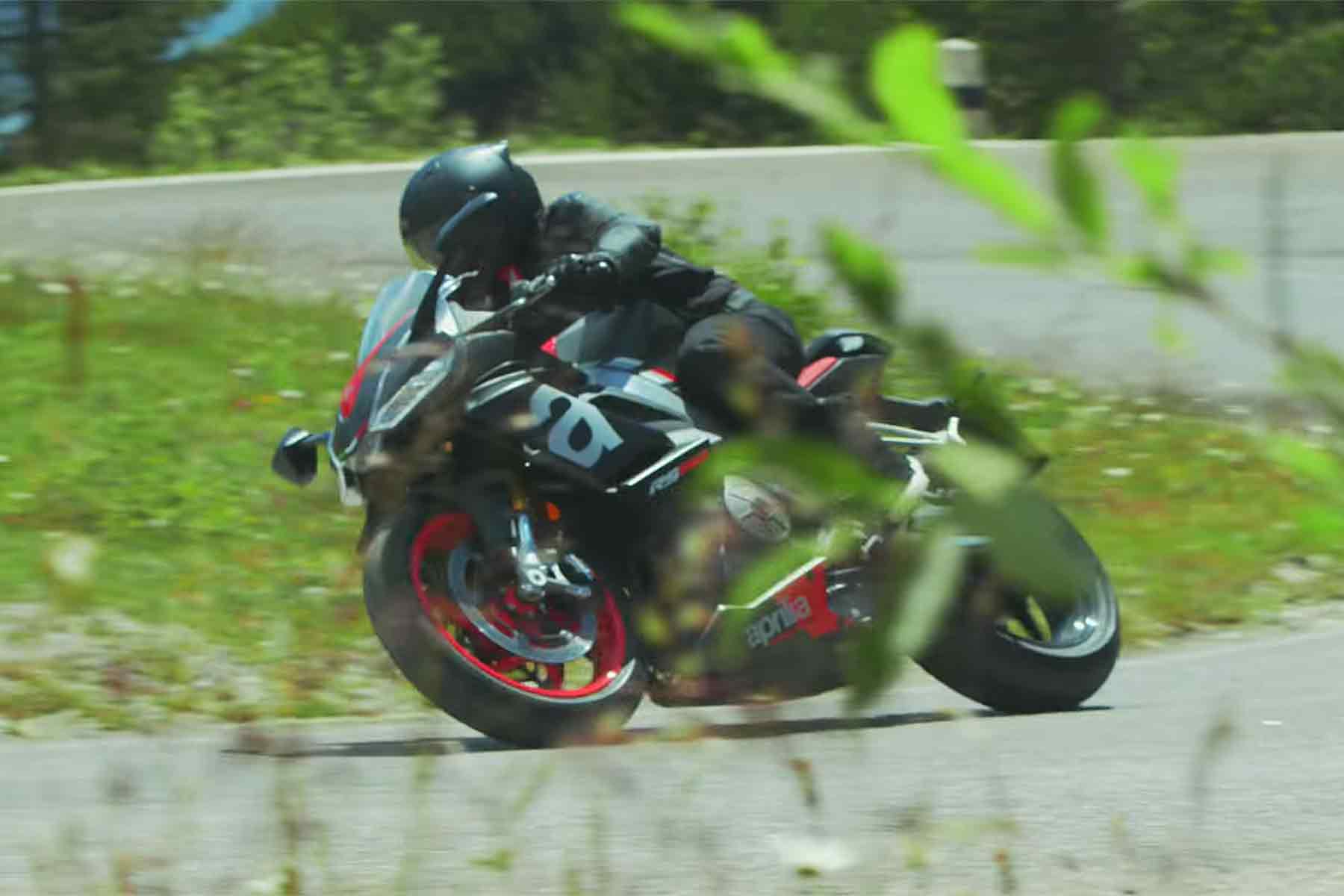 2021-aprilia-rs660
