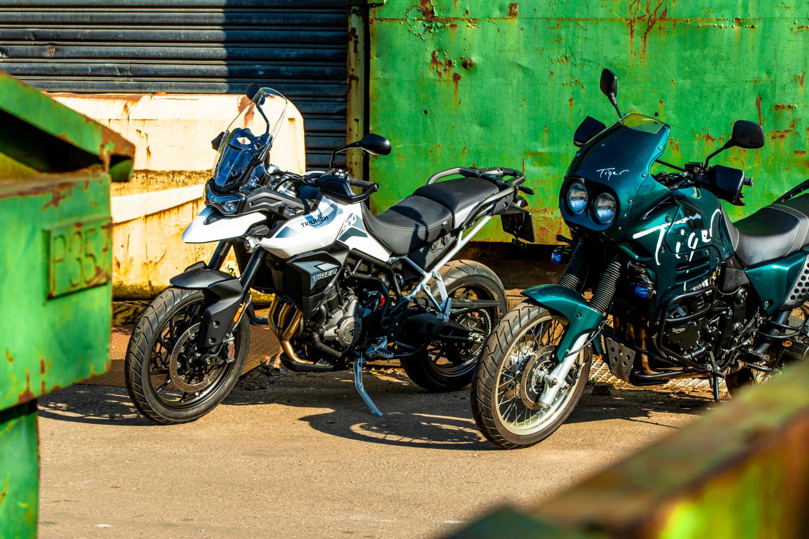 triumph tiger 900 vs bmw f900xr