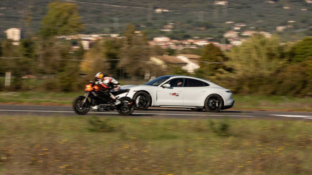 Harley-Davidson LiveWire vs Porsche Taycan Turbo