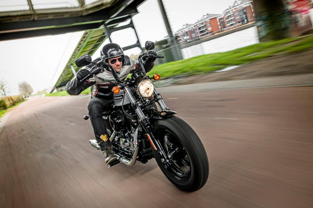 harley-Davidson 48 Special Rijdend