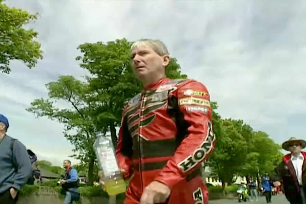 Joey Dunlop Isle of Man 2000