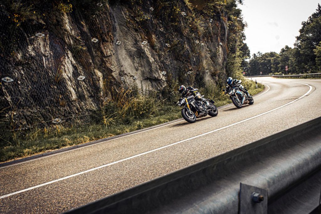 BMW S 1000 R vs Triumph Speed Triple RS