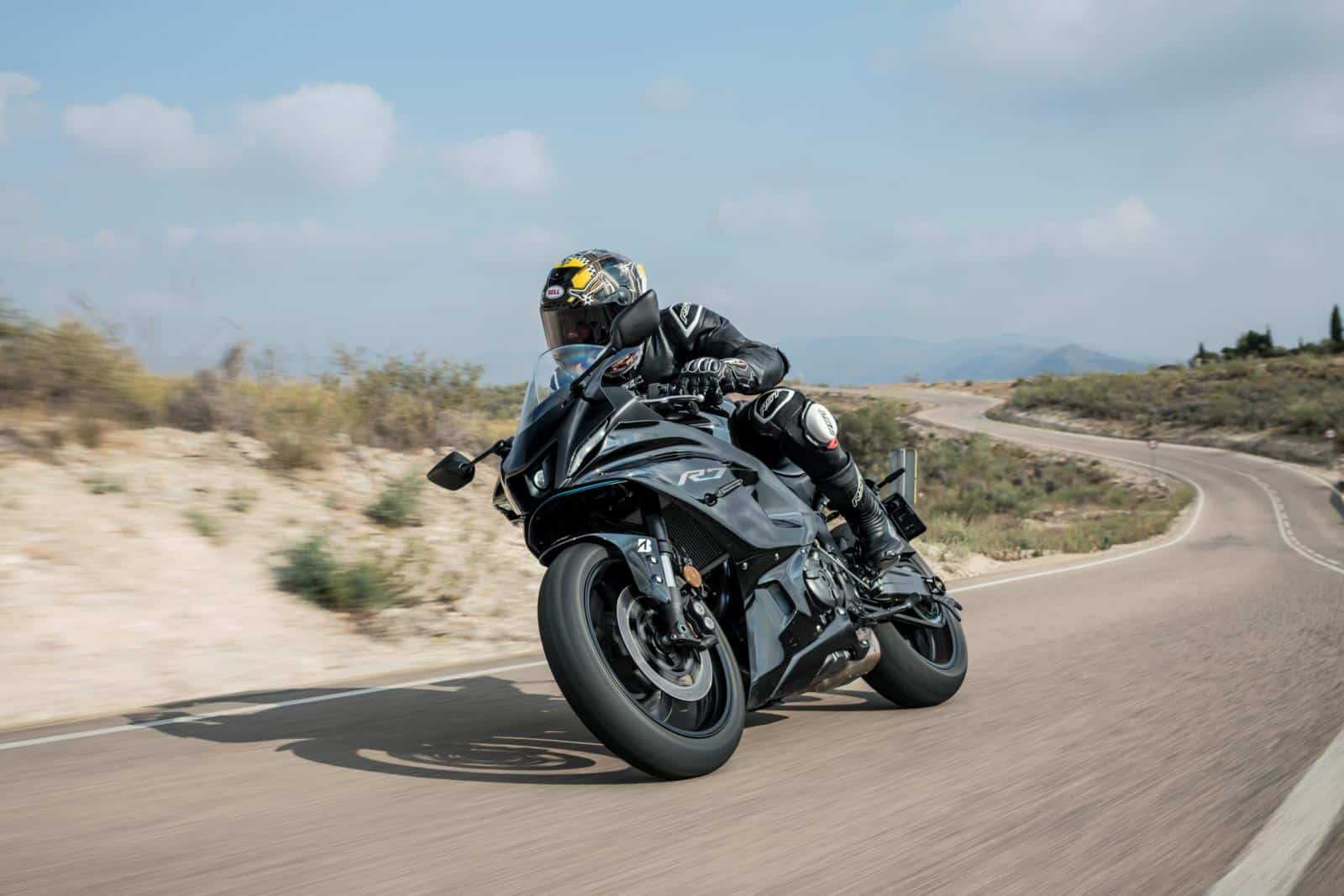 2022 Yamaha R7