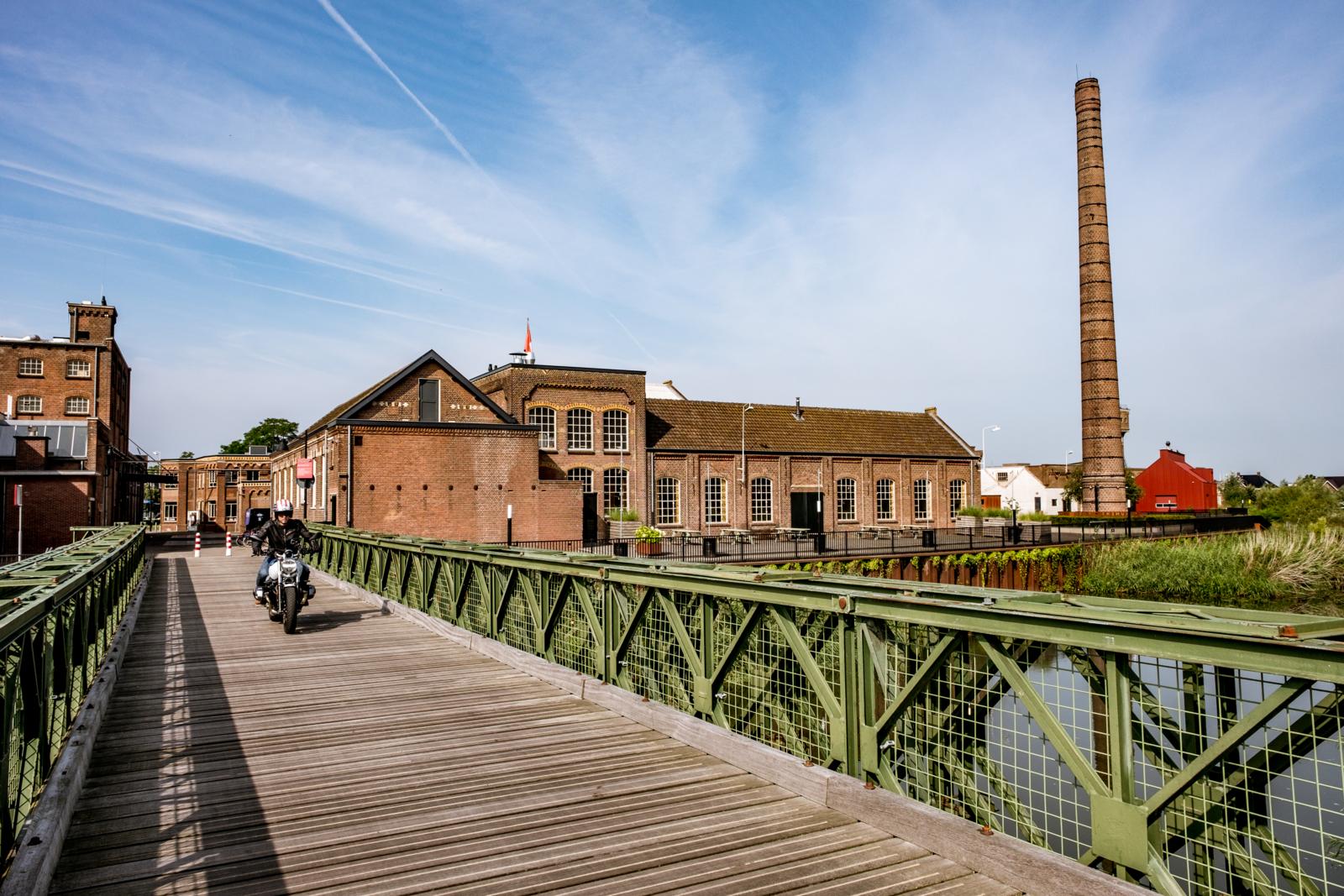 Industriepark, even oversteken