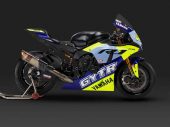 Yamaha viert carrière Rossi met R1 GYTR VR46 Tribute