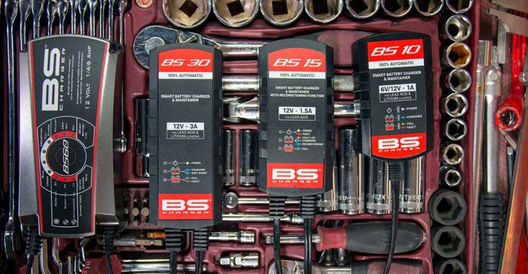 BS Battery Acculaders: Spanning & Sensatie