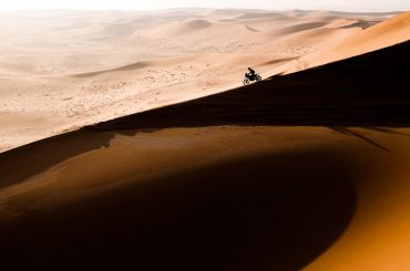 Le Dakar: Hoe sterk is de eenzame motorrijder?