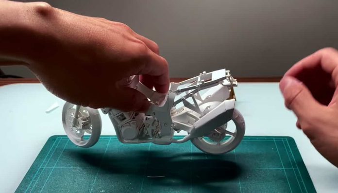 Suzuki Hayabusa papier