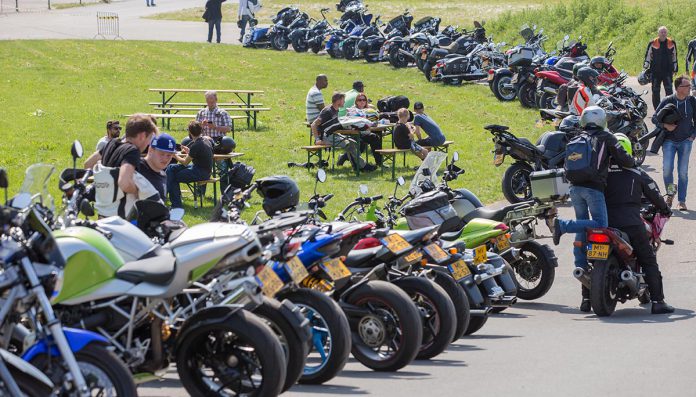 Parkeren mega motortreffen