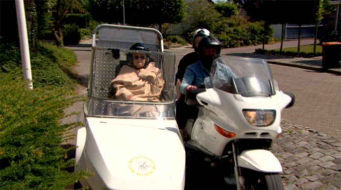 108-jarige op motor