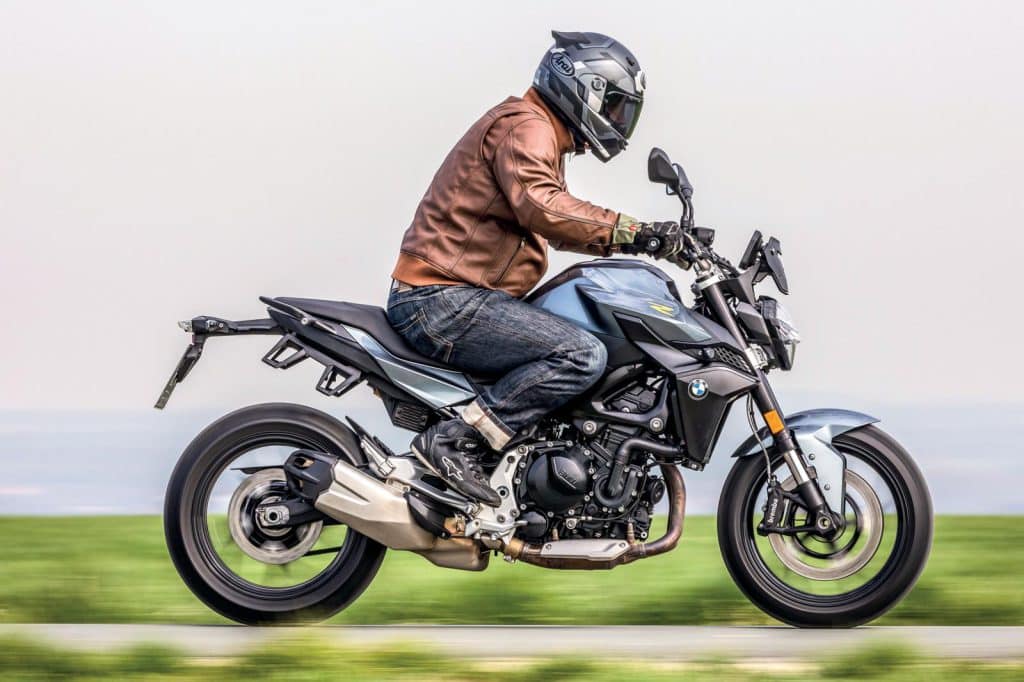 Dubbeltest Aprilia Tuono 660 Factory vs. BMW F 900 R
