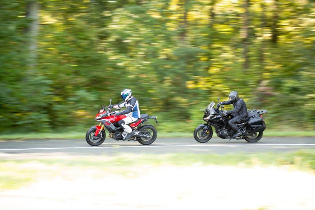 BMW F 900 XR vs. Honda NT1100 DCT