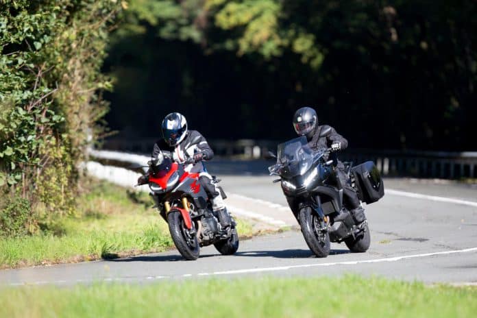 BMW F 900 XR vs. Honda NT1100 DCT