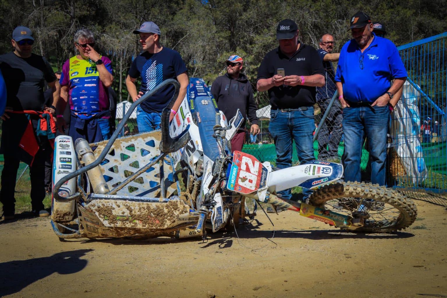 Technische verwikkelingen in de zijspancross: zo zit de vork in de steel!