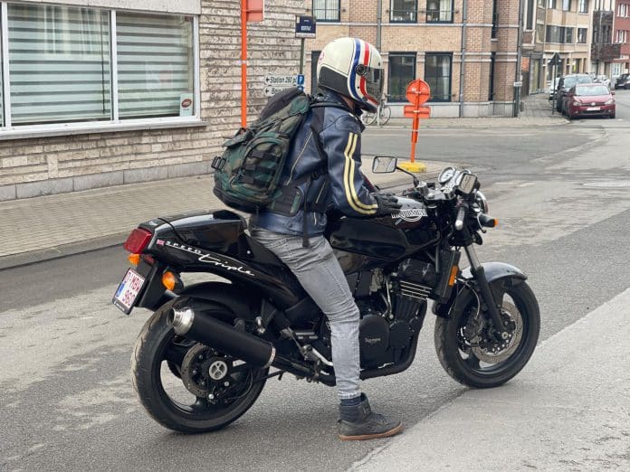 motorrijden met rugzak