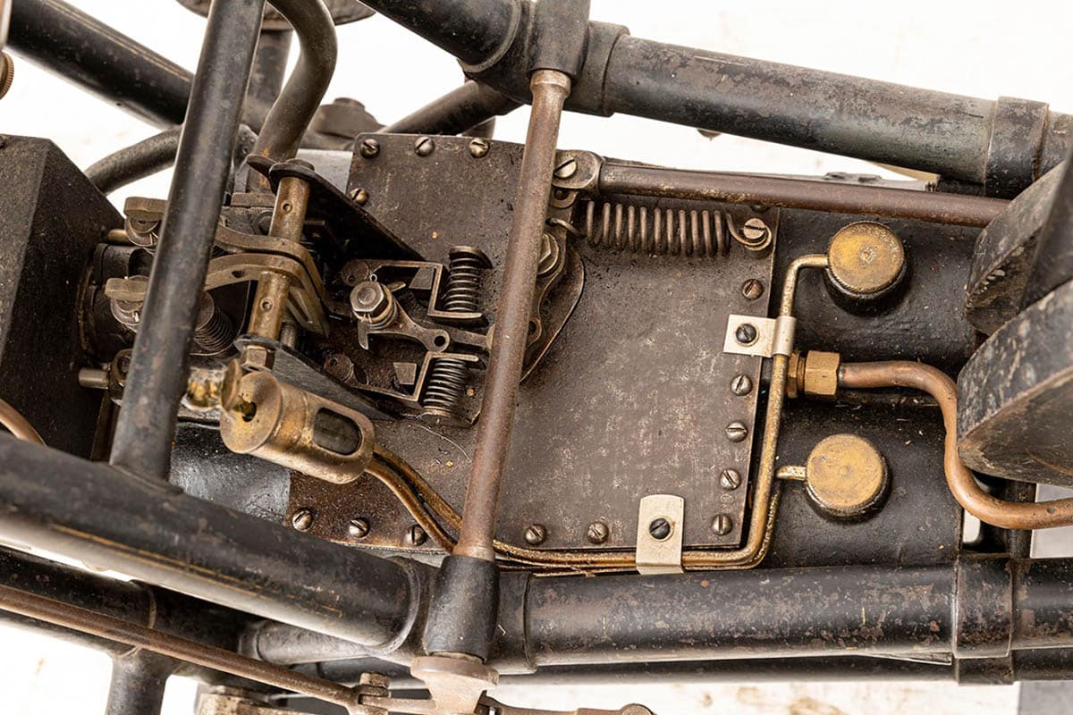 oudste productiemotorfiets ter wereld geveild voor bijna 200.000 euro