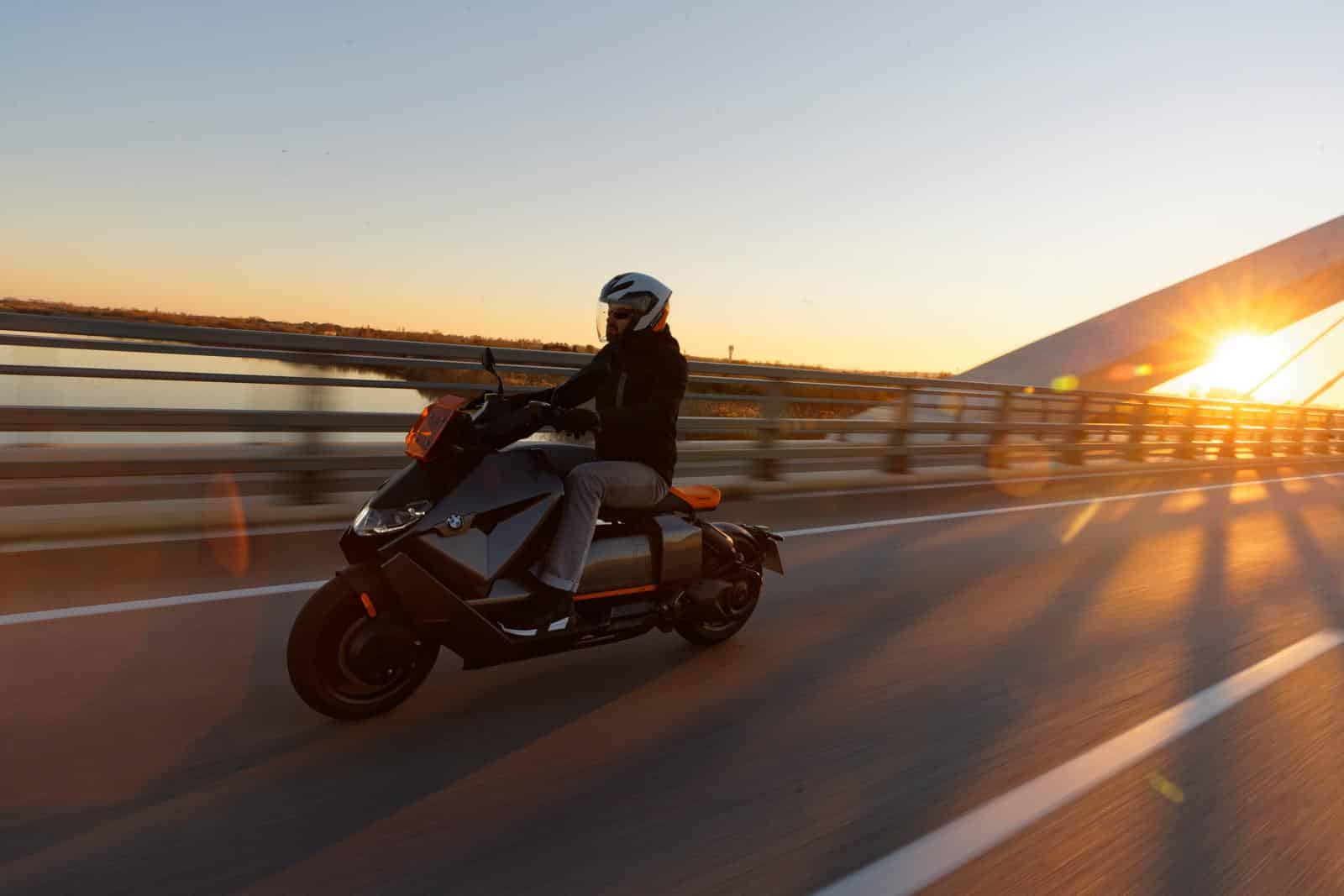 Briljant! Geen auto maar motor van de zaak