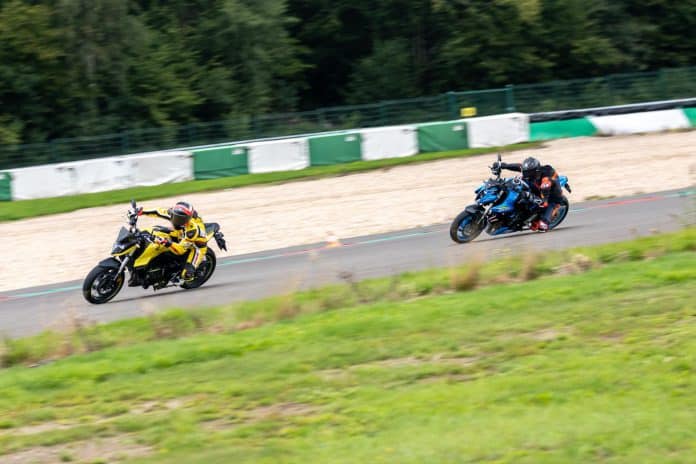 Circuittest Honda CB750 Hornet vs. Suzuki GSX-8S