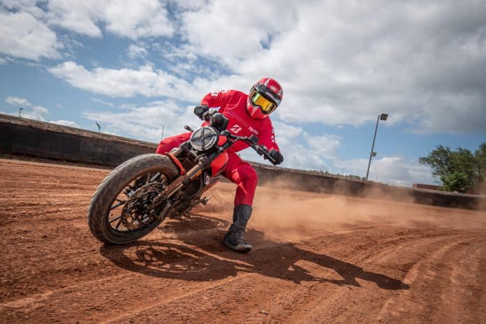 Richard Japin en de Ducati Scrambler 800 Full Throttle