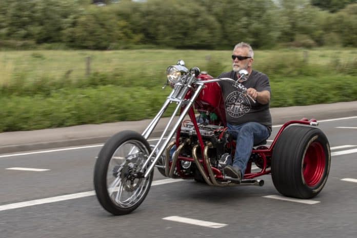 Tony en Barney bouwen een trike