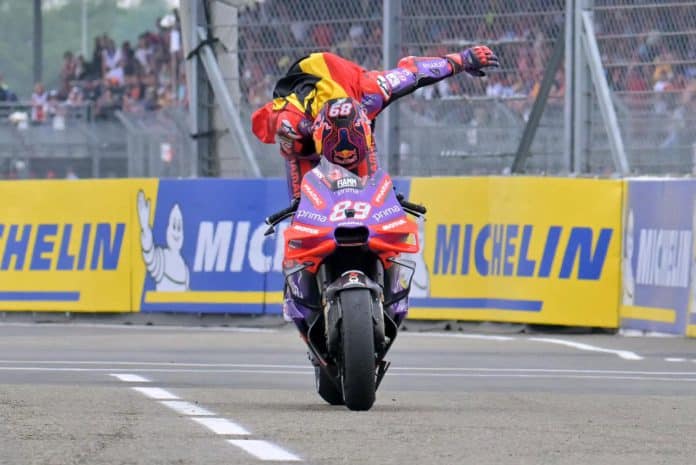 Jorge Martin viert een voor hem perfect verlopen GP-weekend.