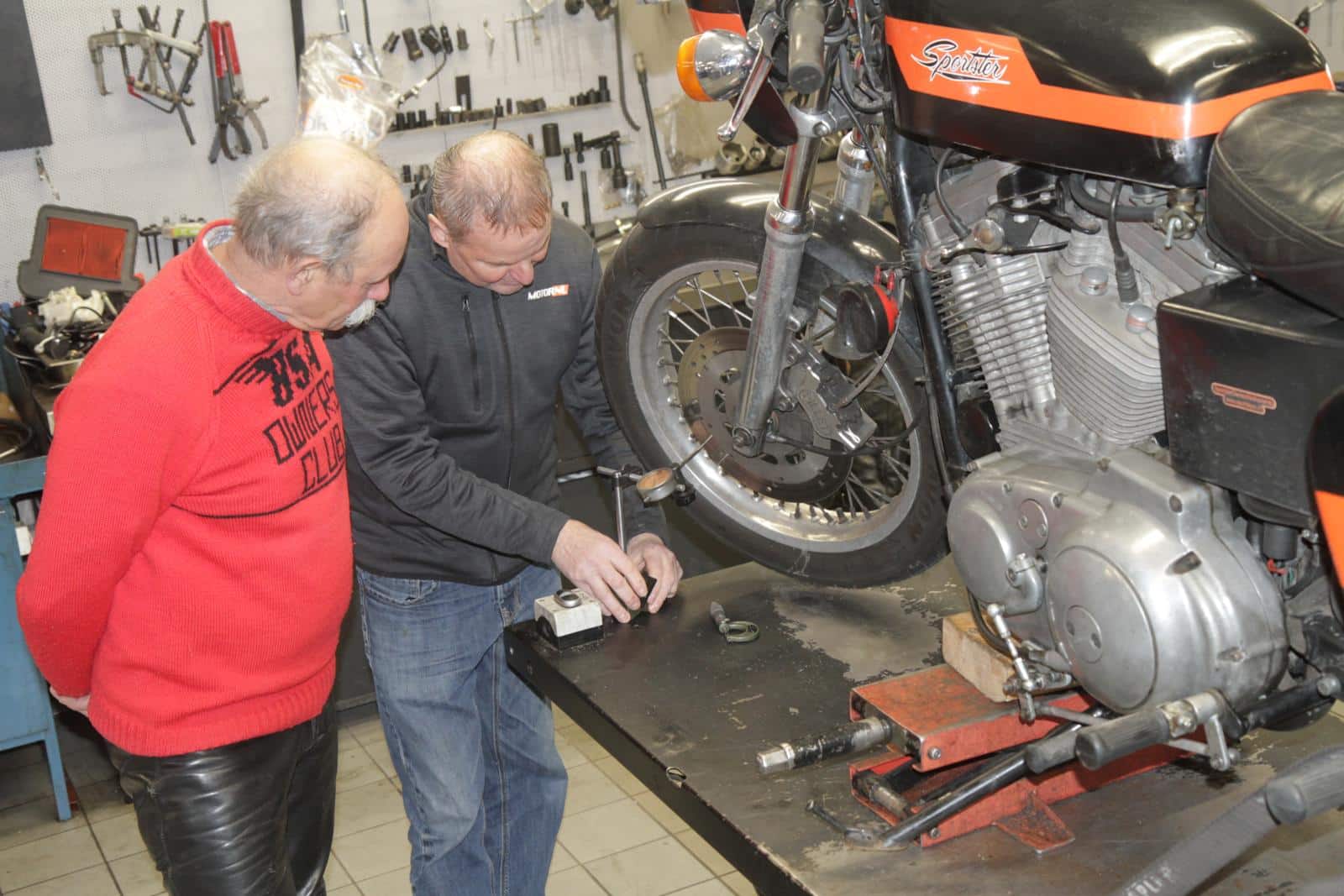 バイクウェア・装備 Harley-Davidson Leather pants archive 29 Marathonmotor Harley-Davidson XLH 883 Sportster: een Sportster in