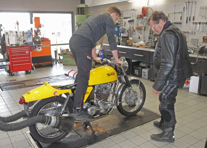 Norton Commando 750 Long Range