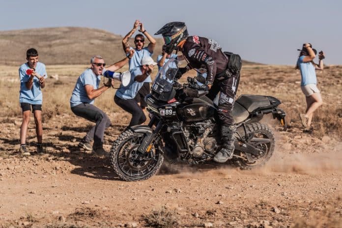 Joan Pedrero wint de Baja España Aragón op een Harley-Davidson Pan America
