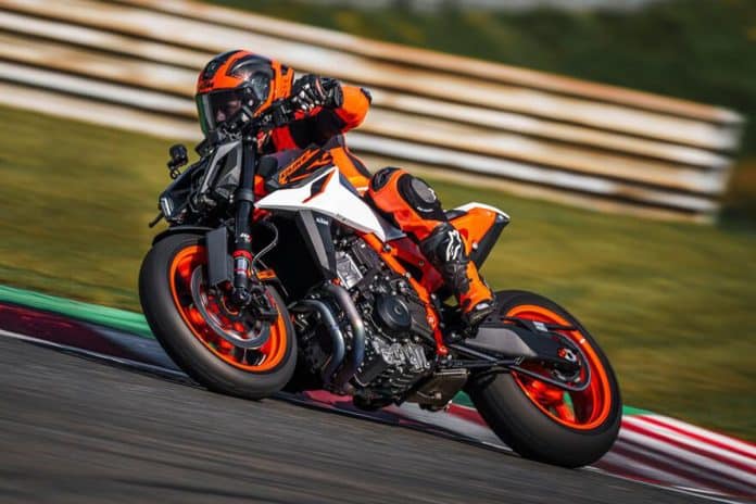 2025 KTM 990 Duke R
