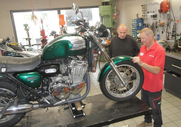 Triumph Thunderbird 900