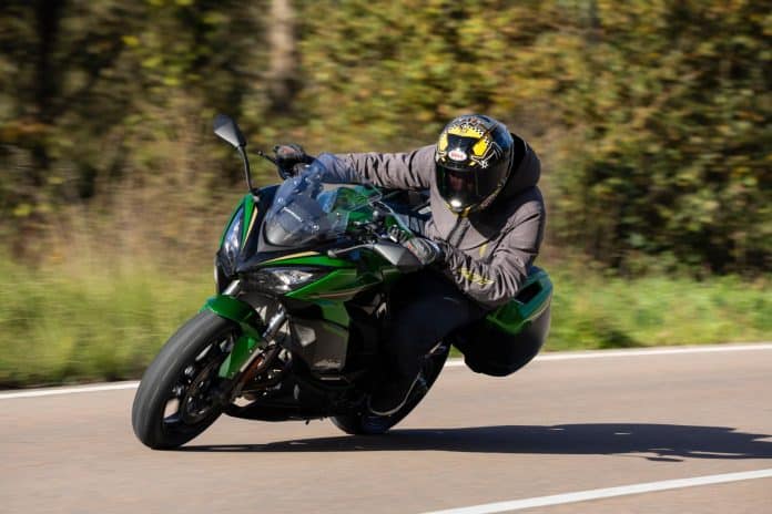 2025 Kawasaki Ninja 1100SX SE